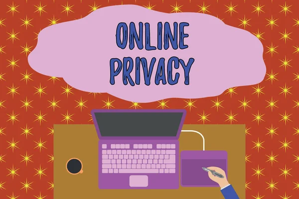 Segno di testo che mostra la privacy online. Foto concettuale Livello di sicurezza dei dati dimostrativi pubblicati tramite Internet Vista superiore computer portatile scrivania in legno disegno tablet caffè tazza ufficio . — Foto Stock