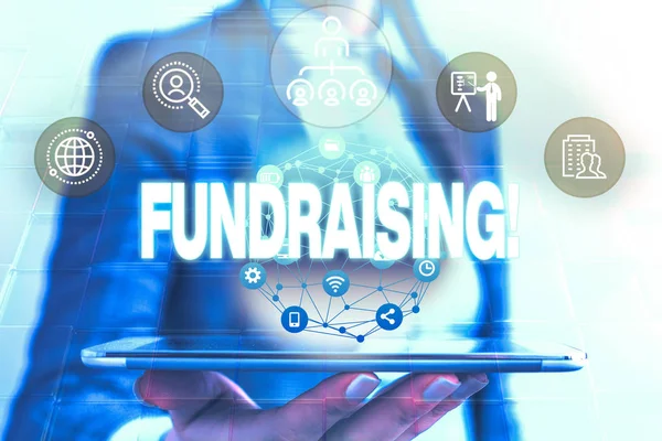 Scrittura concettuale a mano che mostra Fundraising. Business photo showcase cercando di generare sostegno finanziario per la carità o causare l'usura umana femminile abito da lavoro formale che presenta dispositivo intelligente . — Foto Stock