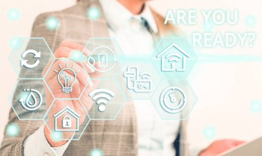 Hazır Mısınız Sorusunu gösteren not yazma. İş fotoğraf vitrin iã§in kullanä±lan birisi ne zaman hazir hissediyorum bir şey başlatmak söylemek Ä°nsan gÃ1/4nÃ1/4 akıllı cihaz sunan resmi iÅ elbisesi.