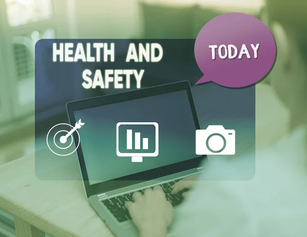 Word írás szöveg egészségügyi és biztonsági kérdés. A balesetek megelőzését célzó rendeletek és eljárások üzleti koncepciója. — Stock Fotó