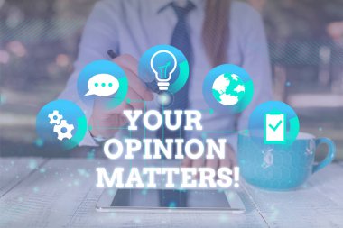 El yazısı metin Your Opinion Matters. Kavram anlamı sadece kadın insan giyim resmi iş elbisesi sunum sunan akıllı cihaz söylenmiş bir şey ile aynı fikirde olmadığını göstermek.