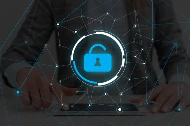 Kadın insan en son gelişmiş cihazlar kullanarak bir sunum sunuyor. Kadın nasıl akıllı gadget nasıl çalıştığını tanıtan resmi çalışma elbisesi giymek. modern yaşam fotoğrafı.