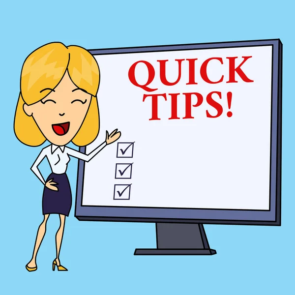 Schreibnotiz mit schnellen Tipps. Business-Foto präsentiert kleine, aber besonders nützliche praktische Ratschläge weiße Frau im Stehen zeigt leeren Bildschirm Whiteboard-Präsentation. — Stockfoto