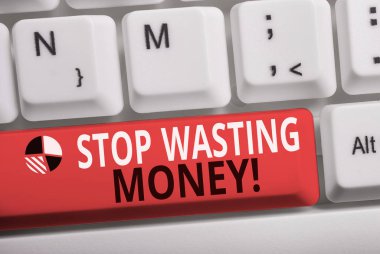 Kelime yazma metni Stop Israf Para. Kaydetmeye başlamak ve beyaz arka plan tuş anahtarının üzerinde boş not kağıdı ile akıllıca Beyaz pc klavye kullanmak için gösterici veya grup advicing için iş kavramı