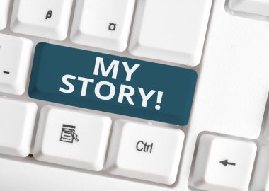 My Story yazma metin. Kavram geçmiş yaşam olaylar eylemleri veya beyaz arka plan tuşu kopyalama alanı üzerinde boş not kağıdı ile Beyaz pc klavye yapılan seçimler anlamı.