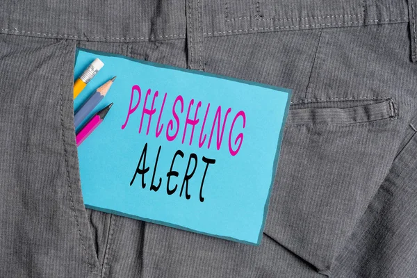 Escrita de mão conceitual mostrando Phishing Alert. Foto de negócios mostrando ciente de tentativa fraudulenta de obter informações sensíveis Equipamento de escrita e papel azul no bolso das calças . — Fotografia de Stock