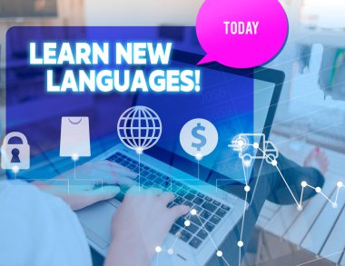 El yazısı metni Yeni Diller öğrenin. Kavram yabancı lang kadın simgeleri bilgisayar konuşma kabarcık ofis malzemeleri teknolojik cihaz iletişim yeteneği geliştirme anlamı.