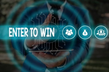 El yazısı metni Kazanmak için girin. Kavram anlamı ödül veya kazanma şansı için bir şey değeri alışverişi Erkek insan giyim resmi iş elbisesi akıllı cihaz kullanarak sunum sunan.