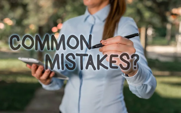 Begreppsmässig hand skrivning som visar vanliga misstag fråga. Affärs foto text upprepa handling eller omdöme missriktad eller fel kvinna i en blå skjorta som pekar med fingret i tomma rymden. — Stockfoto