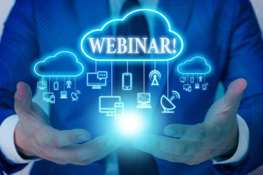 Kelime yazma metin Webinar. Internet üzerinde yer alan seminer veya diğer sunum türleri için iş konsepti Erkek giyim resmi iş elbisesi akıllı cihaz kullanarak sunum sunan.