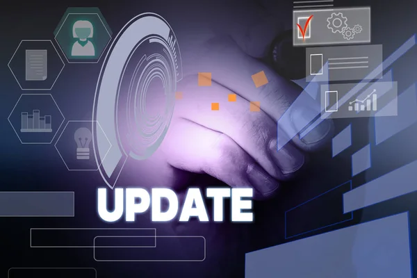 Tekst teken dat de update weergeeft. Conceptuele foto maken iets moderner of up-to-date zoals softwareprogramma mannelijke menselijke slijtage formele werk pak presentatie presenteren met behulp van smartapparaat. — Stockfoto