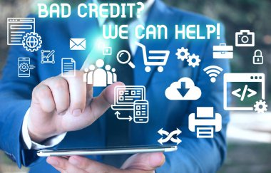 Kelime yazma metin Kötü Kredi Soru Biz Yardımcı olabilir. Kredi için giderek yardım sunmak için iş konsepti sonra akıllı cihaz kullanarak sunum sunan Erkek insan giyim resmi iş elbisesi reddetti.