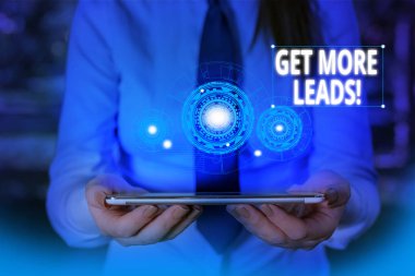 Daha Fazla Müşteri Adayı Alın'ı gösteren kavramsal el yazısı. İş fotoğraf metin başlatma tüketici ilgi veya soruşturma ürünleri veya hizmetleri Kadın giyim iş elbisesi sunum akıllı cihaz sunan.