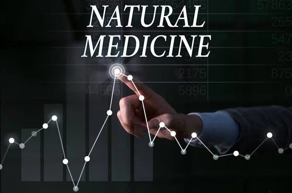 Doğal Tıp'ı gösteren bir metin işareti. Kavramsal fotoğraf şifa veya hastalık lady sunan çeşitli sistemlerin herhangi el mavi parlaklık fütüristik modern teknoloji teknoloji grafik ekonomi bakmak. — Stok fotoğraf