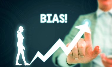 Bias'ı gösteren bir metin işareti. Kavramsal fotoğraf eğim veya önyargı veya bir gösteren grup Kadın insan giyim resmi iş elbisesi sunum sunan akıllı cihaz karşı.