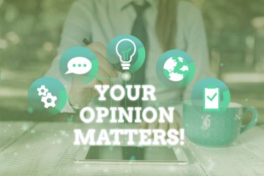 El yazısı metin Your Opinion Matters. Kavram anlamı sadece kadın insan giyim resmi iş elbisesi sunum sunan akıllı cihaz söylenmiş bir şey ile aynı fikirde olmadığını göstermek.