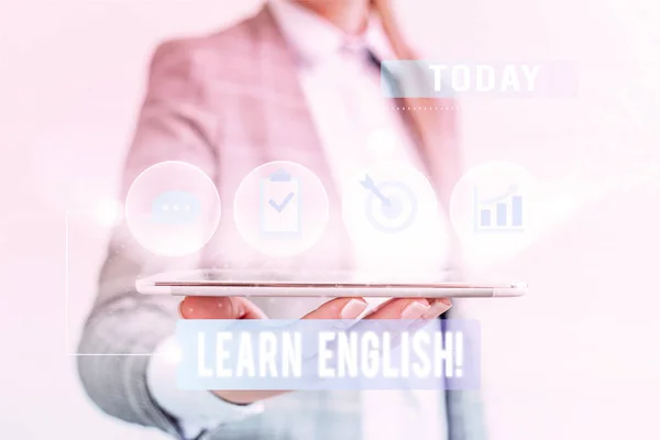 Escritura manual conceptual que muestra Aprende inglés. El texto fotográfico de negocios adquiere conocimiento en nuevo idioma por estudio . —  Fotos de Stock
