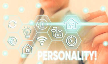 Kişilik gösteren kavramsal el yazısı. Bireyler karakter Kadın insan giyim resmi iş elbisesi akıllı cihaz sunan oluşturan İş fotoğraf metin kombinasyonu özellikleri.