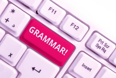 Kelime yazma metin Dilbilgisi. Beyaz arka plan anahtar kopyalama alanı üzerinde boş not kağıdı ile tüm sistem yapısı dil sözdizimi ve morfolojisi Beyaz pc klavye için iş kavramı.