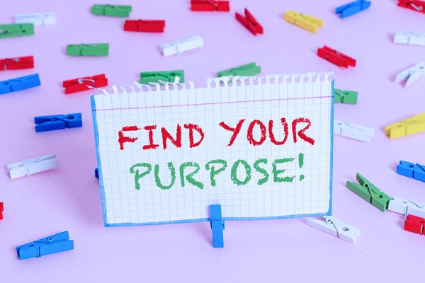 Scrivere nota che mostra Trova il tuo scopo. Motivo per cui viene fatto qualcosa o per cui esiste ancora una foto aziendale . — Foto Stock
