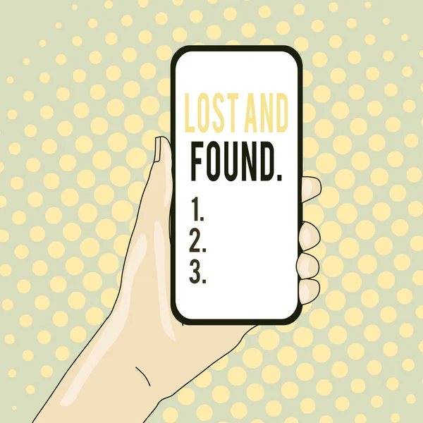 Ecriture conceptuelle montrant Lost And Found. Texte de la photo d'affaires un endroit où les objets perdus sont stockés jusqu'à ce qu'ils récupèrent Gros plan de l'appareil Smartphone tenu dans la main et l'espace de texte . — Photo