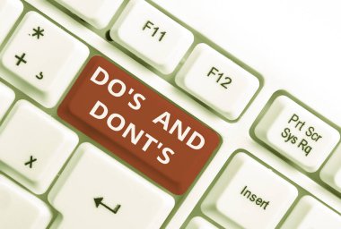 Word yazma metin Do S Ve Dont S Is. Beyaz arka plan tuşu kopyalama alanı üzerinde boş not kağıdı ile bazı faaliyet Beyaz pc klavye ile ilgili Kurallar veya gümrük tavsiye için İş kavramı.