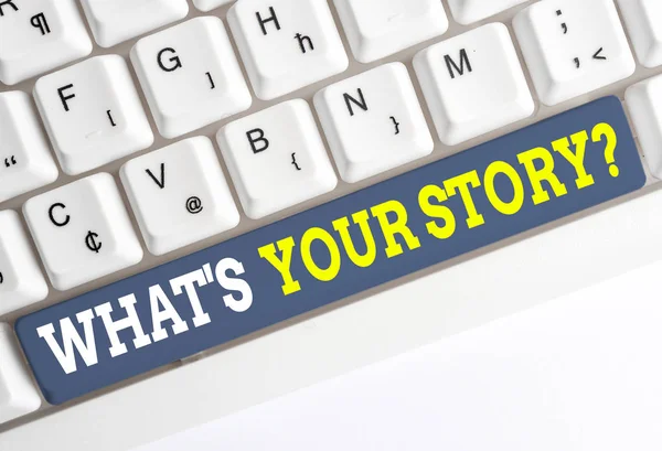 Ne S Your Story Soru gösteren kavramsal el yazısı. Onun geçmiş yaşam eylemleri kariyer veya olaylar beyaz üzerinde not kağıdı ile Beyaz pc klavye hakkında gösteren soran İş fotoğraf metin — Stok fotoğraf