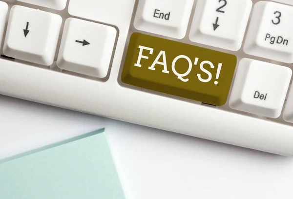 Ord skrivning text FAQ S. affärsidé för lista av ifrågasätter och svar som förbinder till bestämt, betvinga vit PC-tangentbord med tomt notera pappers-ovanför vit bakgrund nyckel-kopiera utrymme. — Stockfoto