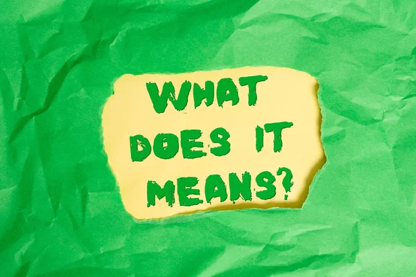 질문의 의미를 보여주는 메모 작성. 비즈니스 사진 전시 뭔가 의미에 대해 누군가에게 물어 당신은 녹색 구겨진 컬러 종이 시트 찢어진 다채로운 이해하지 않습니다 — 스톡 사진