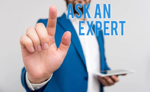 Fogalmi kézi írás bemutatás kérdez egy szakértő. Üzleti fotó szöveg konzultáljon valakivel, aki skill valamit, vagy hozzáértő üzletember mutatva ujját előtte. — Stock Fotó