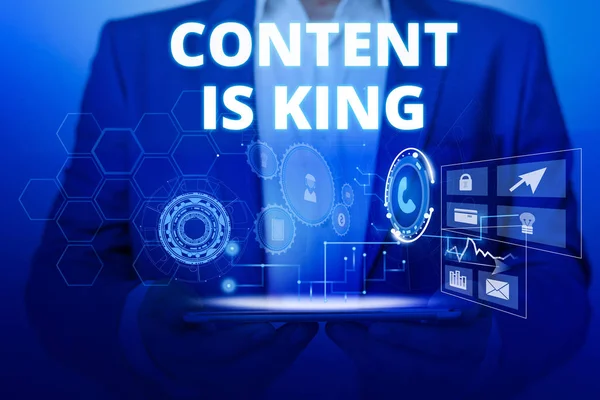 İçeriği Nisa'yı gösteren metin işareti Kraldır. Kavramsal fotoğraf içerik akıllı cihaz kullanarak sunum sunan bir web sitesi Erkek insan giyim resmi iş elbisesi başarısı için merkezi olduğuna inanıyoruz.