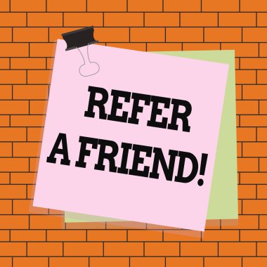 Arkadaşı Göster'i gösteren metin işareti. Kavramsal fotoğraf başka birini doğrudan veya ona hediye Kağıt sıkışmış binder klip renkli arka plan hatırlatma notu ofis kaynağı gibi bir şey göndermek.