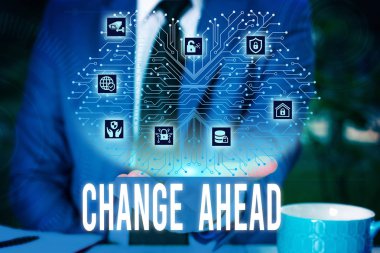 El yazısı metni İleri değiştir. Kavram anlamı değiştirmek veya başka bir Become different Human wear resmi iş elbisesi ile değiştirmek için akıllı cihaz kullanarak sunum sunan.