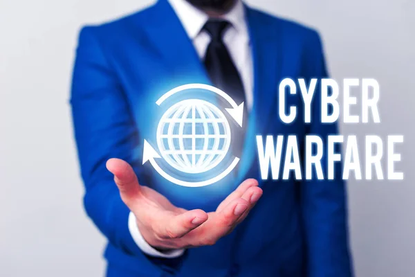 단어 쓰기 텍스트 사이버 전쟁. 가상 전쟁 해커 시스템에 대한 비즈니스 개념은 디지털 도둑 추적을 공격. — 스톡 사진