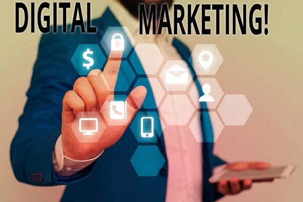 Εννοιολογική γραφή στο χέρι που δείχνει ψηφιακό μάρκετινγκ. Επαγγελματική φωτογραφία που προβάλλει προϊόντα ή υπηρεσίες της αγοράς χρησιμοποιώντας τεχνολογίες στο Internet. — Φωτογραφία Αρχείου