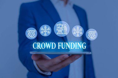 Crowd Funding'i gösteren bir metin işareti. Kavramsal fotoğraf Fundraising Kickstarter Startup Pledge Platform Bağışlar Erkek insan giyim resmi iş elbisesi sunum sunum akıllı cihaz kullanarak.