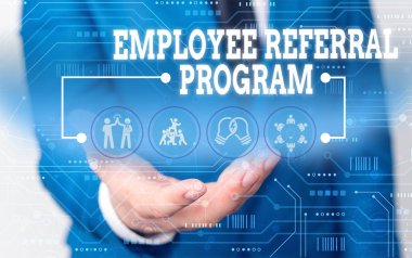 Elek yazısı metin yazma Çalışan Tavsiye Programı. Kavram anlamı çalışanların acemi tanıtmak için ödüllendirilir Erkek insan giyim resmi iş elbisesi akıllı cihaz kullanarak sunum sunan.