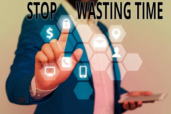 Scrittura concettuale a mano che mostra Stop Wasting Time. Business photo showcase consulenza dimostrativa o di gruppo iniziare a pianificare e utilizzare saggiamente . — Foto Stock