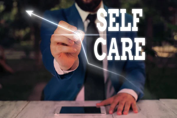 Sinal de texto mostrando Self Care. Foto conceitual a prática de tomar medidas para melhorar a própria saúde . — Fotografia de Stock