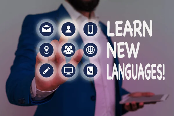 Nota de escritura que muestra Aprender nuevos idiomas. Foto de negocios mostrando la capacidad de desarrollo para comunicarse en lengua extranjera . —  Fotos de Stock