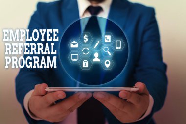 Çalışan Başvuru Programını gösteren not yazma. İş fotoğraf vitrin çalışanları acemi tanıtmak için ödüllendirilir.