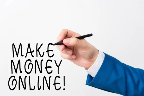 Szöveges jel mutatja Make Money Online. Fogalmi fotó nyereséges használó Internet, mint szabadúszó vagy marketing elszigetelt kézzel fehér háttér fölött. Mutató toll a kézben fehér háttérrel. — Stock Fotó