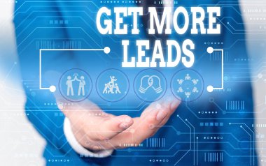 El yazısı metin yazma Daha Fazla Müşteri Get. Kavram daha fazla müşteriye sahip olmak ve hedef satışlarınızı geliştirmek Anlamına Gelir Erkek insan giyim resmi iş elbisesi sunum sunum akıllı cihaz kullanarak.