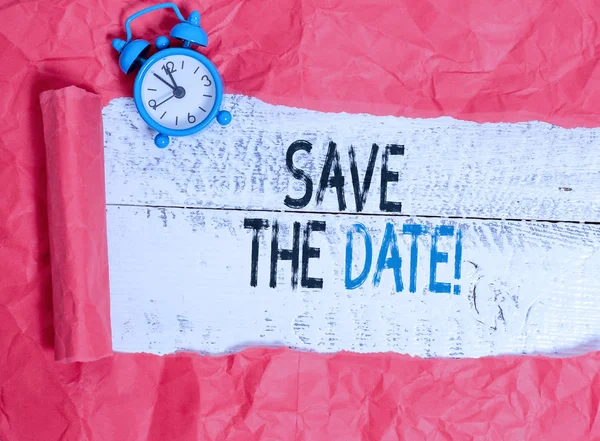 Escribir nota que muestra Guardar la fecha. Foto de negocios mostrando reserva la fecha futura de la boda mencionada en su calendario . — Foto de Stock