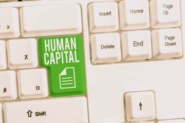 Huanalysis Capital'i gösteren kavramsal el yazısı. Beyaz arka plan üzerinde not kağıdı ile Maddi Olmayan Kolektif Kaynaklar Yetkinlik Sermaye Eğitimi Beyaz pc klavye vitrine İş fotoğraf.