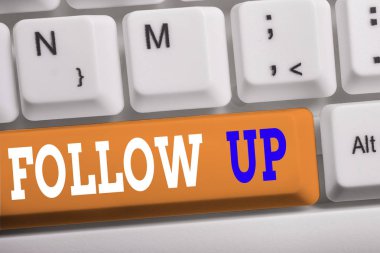 Kelime yazma metni Takip Et. Zaten beyaz arka plan tuşu kopyalama alanı üzerinde boş not kağıdı ile beyaz pc klavye başlatıldı bir şey devamı için İş kavramı.