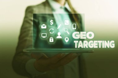 Coğrafi Hedefleme el yazısı. Konsept anlamı Digital Ads Görünümü IP Adres Adresleri Kampanyası Konumu.