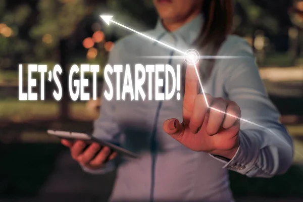 Escribiendo nota mostrando Let S Get Started. Foto de negocios mostrando animando a alguien a empezar a hacer algo . — Foto de Stock