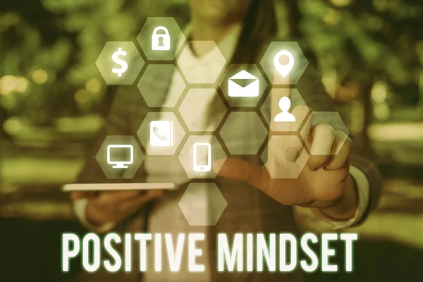 Schrijfbriefje met positieve instelling. Zakelijke foto presentatie mentale houding waarin u verwacht gunstige resultaten. — Stockfoto