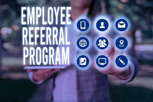 Escritura a mano del texto Programa de Referencia del Empleado. Concepto que significa que los empleados son recompensados por introducir reclutas . — Foto de Stock